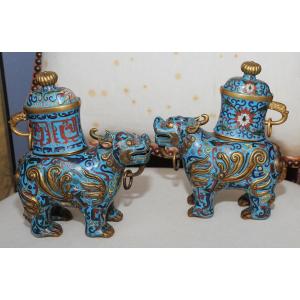 China Late 19th Century, Pair Of Fô Dogs Forming A Perfume Burner In Cloisonné Enamel.