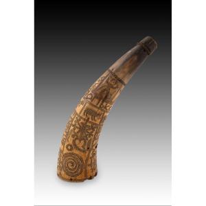 Powder Flask. Engraved Horn, Rope, Stopper. Spain, 19th Century.  