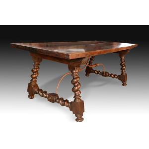 Walnut Dining Table With Solomonic Legs, 20th Century.