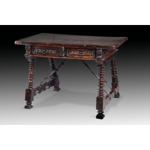 Fork Table. Walnut Wood, Wrought Iron. Spain, 17th Century. 