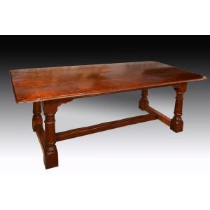 Dining Room Table. Carved Mahogany. 20th Century.