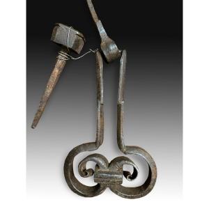 Door Knocker. Wrought Iron. 16th Century.
