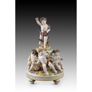 Centerpiece. Volkstedt, Rudolstadt, Germany. Circa Late 19th Century. Porcelain.