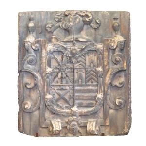 Heraldic Shield. Carved Alabaster. Spain, 17th Century. 