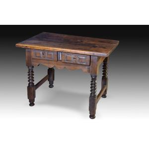 Table. Walnut Wood. 17th Century.