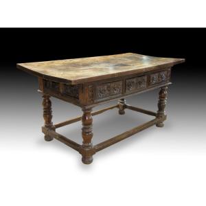 Table. Walnut Wood. 17th Century.