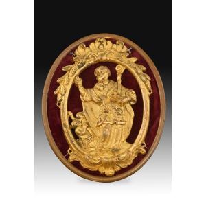 Saint Nicholas Devotional Medal On A Stand. Gilded Bronze, Textile, Metal. 18th Century.