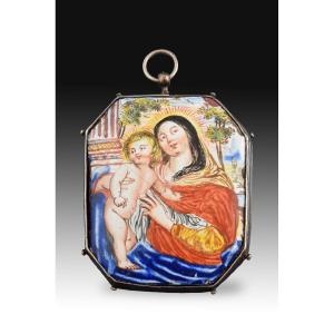 Reliquary Pendant. Silver, Enamel, Textile. 17th Century.  