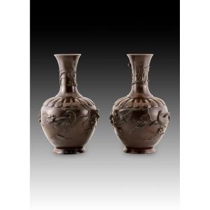Pair Of Vases. Bronze. Japan, Meiji Period (1868-1912). 