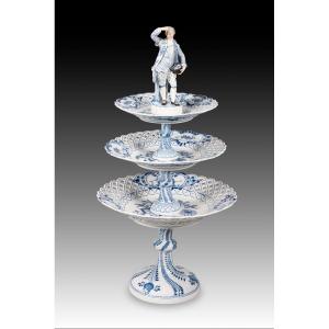  Centerpiece. Glazed Porcelain. Meissen, Germany, Probably Second Half Of The 19th Century. 