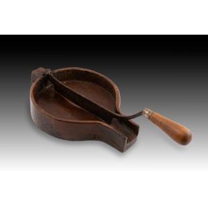 Chocolate Cutter. Wood, Metal. 19th Century.