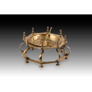 Table Or Hand Brazier. Bronze. Spanish School, 17th Century.
