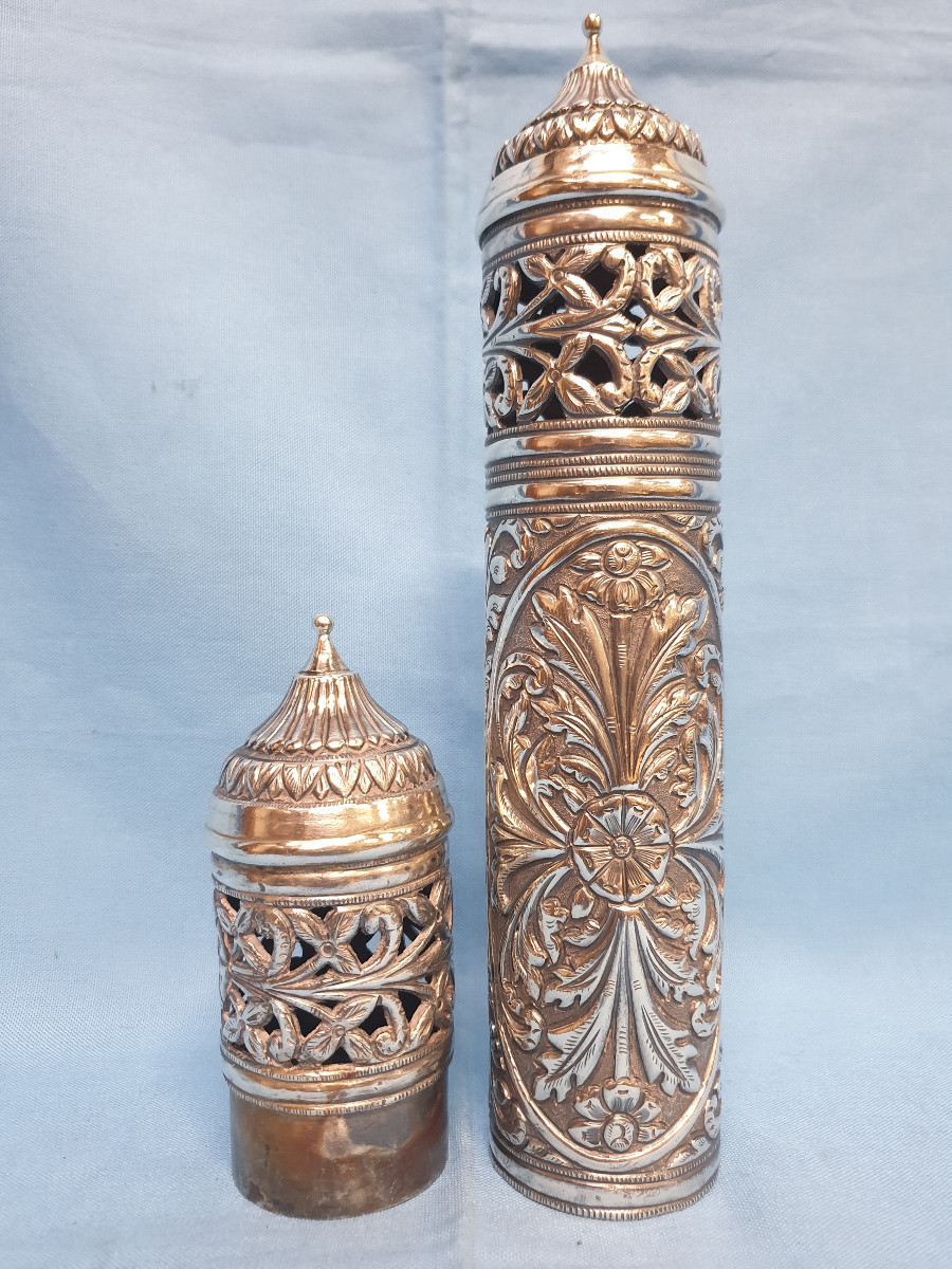 Mezuzah Porta Torah in argento traforato. XIX-XX secolo.-photo-3