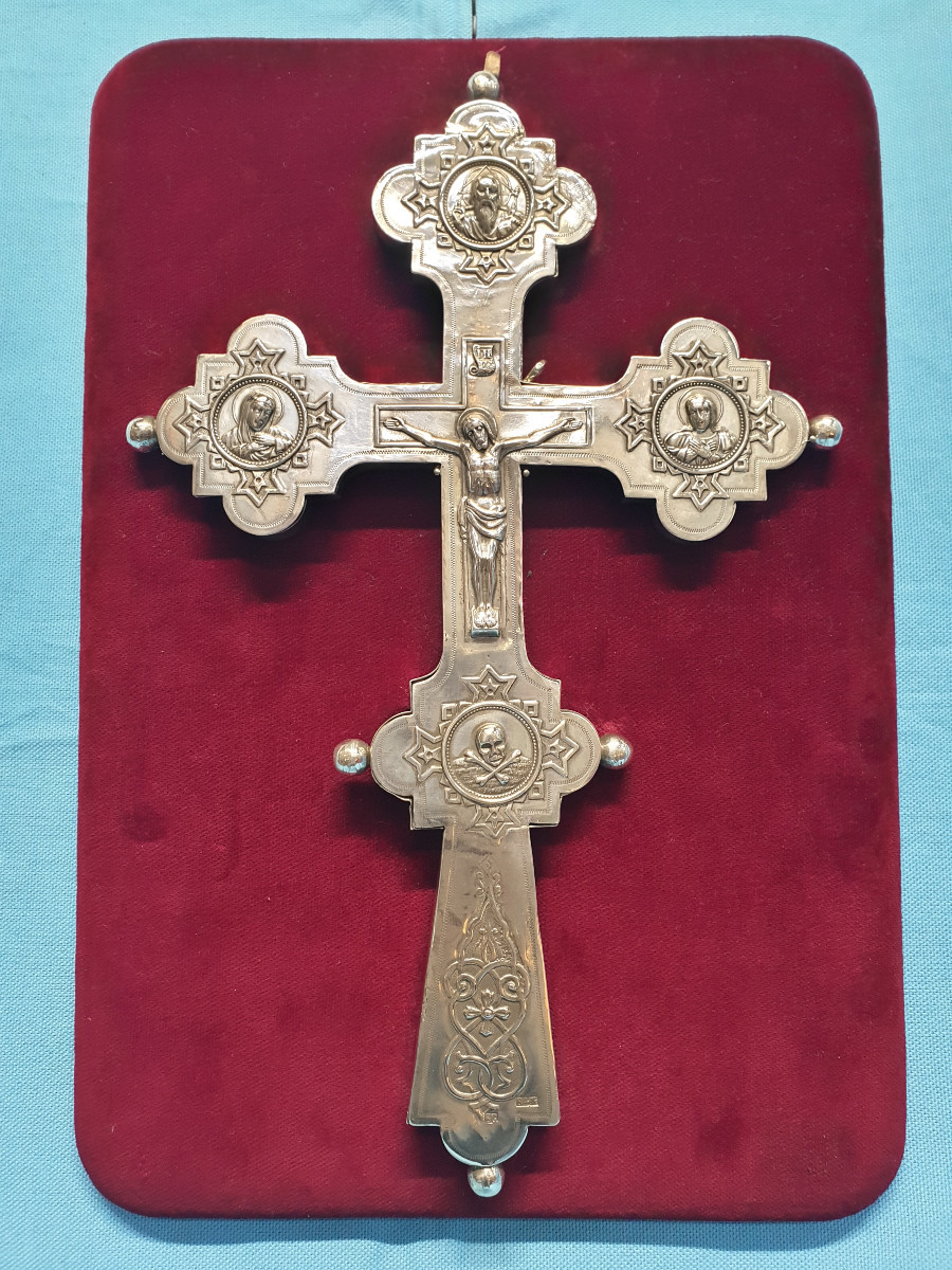 Croce in argento. Mosca 1892, assaggiatore A. Svetschin, argentiere Vassili Sikathev.