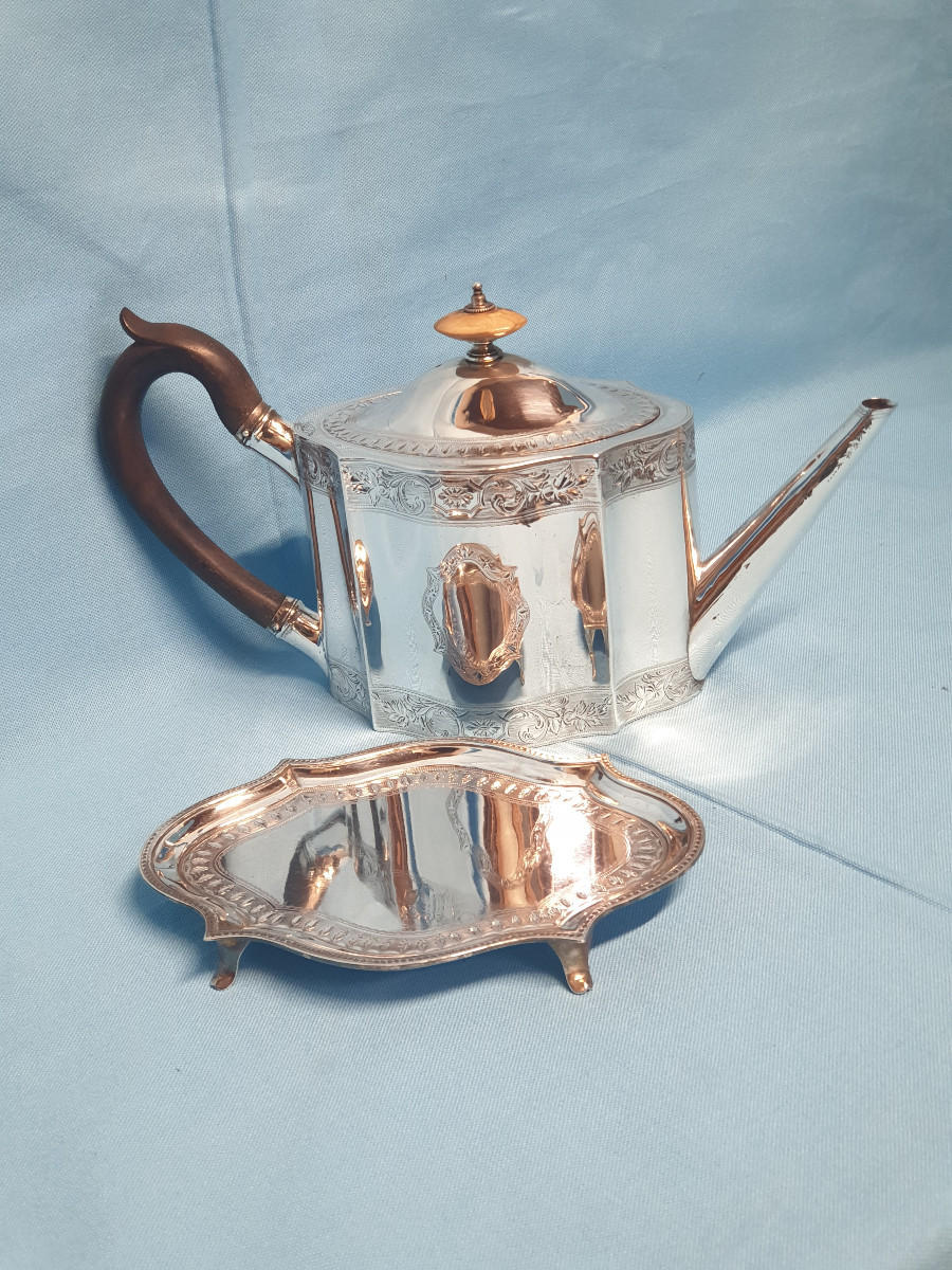 Teiera in argento con vassoio. Londra 1792, argentiere Robert Hennell I-photo-5
