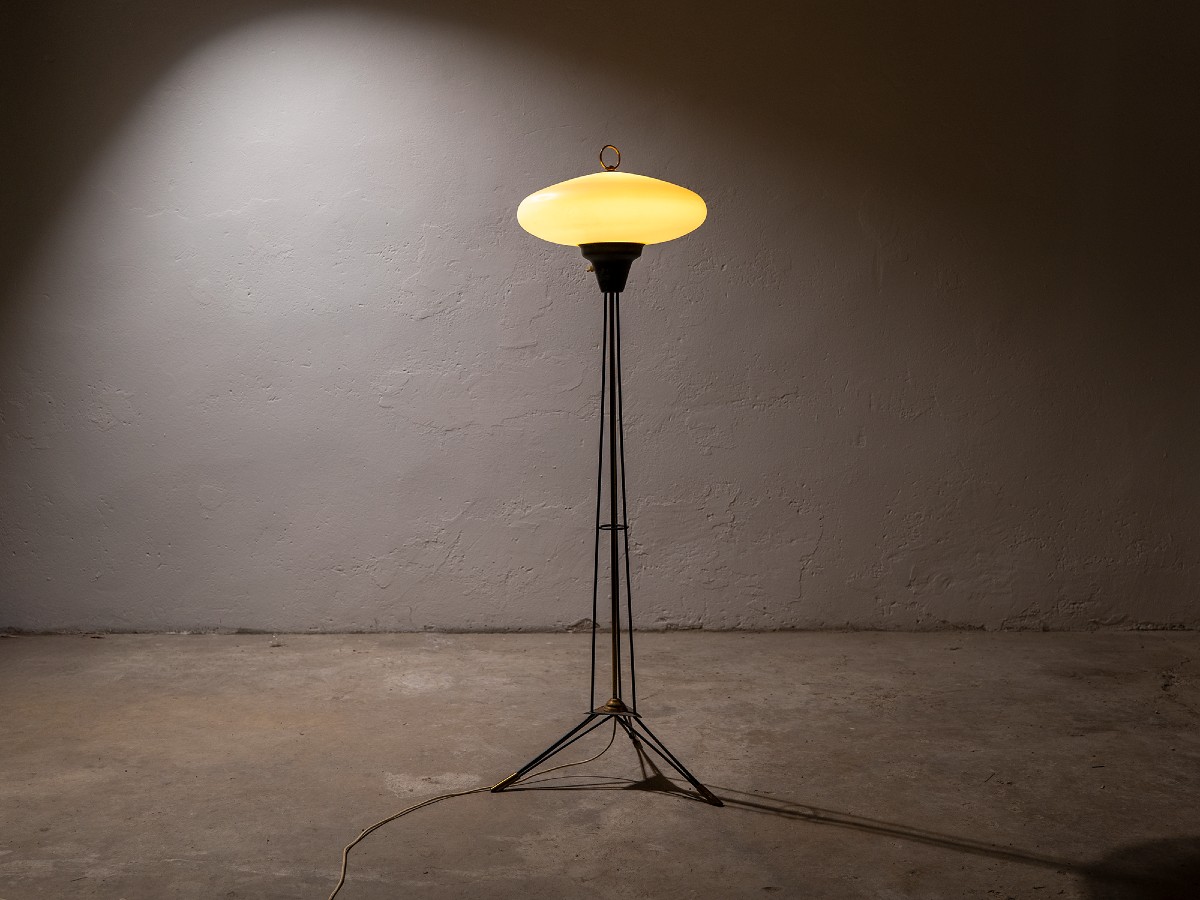 Lampada da terra Stilnovo in vetro opalino - anni '50