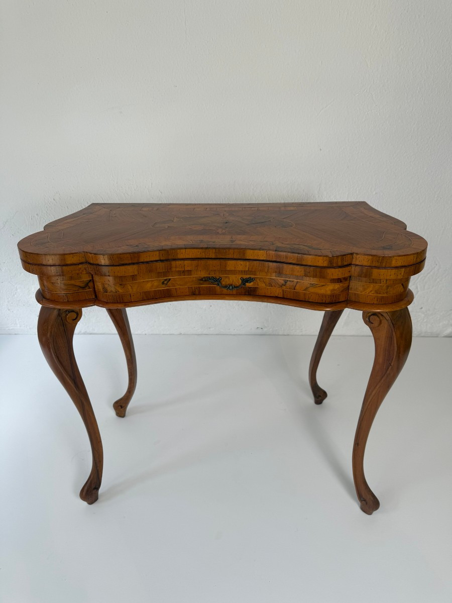 Tavolo da gioco in radica di noce - Italia XIX secolo 