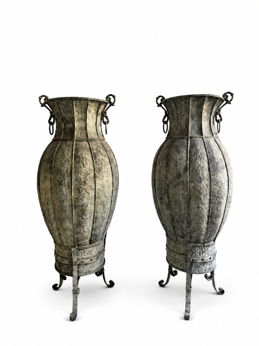 Coppia di anfore ornamentali in rame - XX secolo