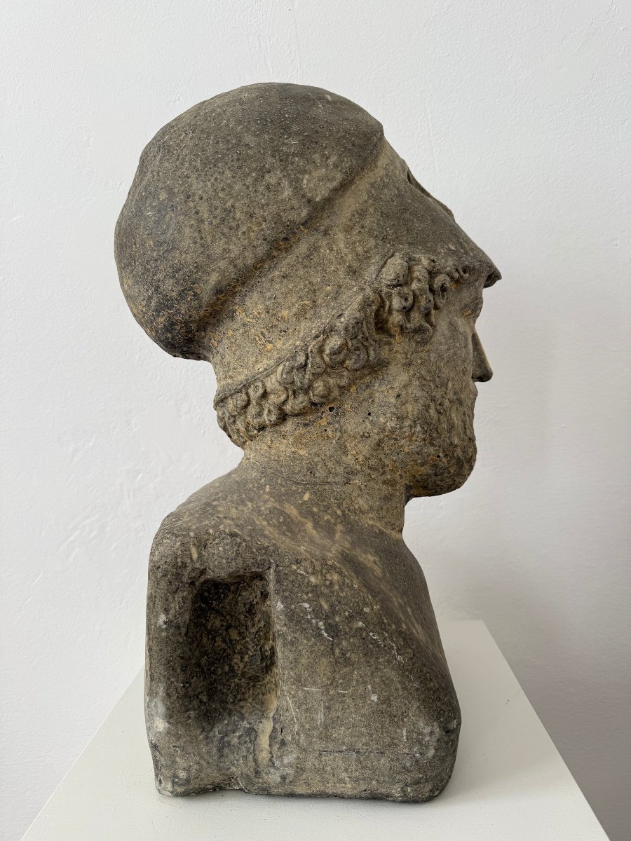 Scultura raffigurante mezzo busto di Pericle in polvere di pietra - inizio XX secolo. Italia-photo-1