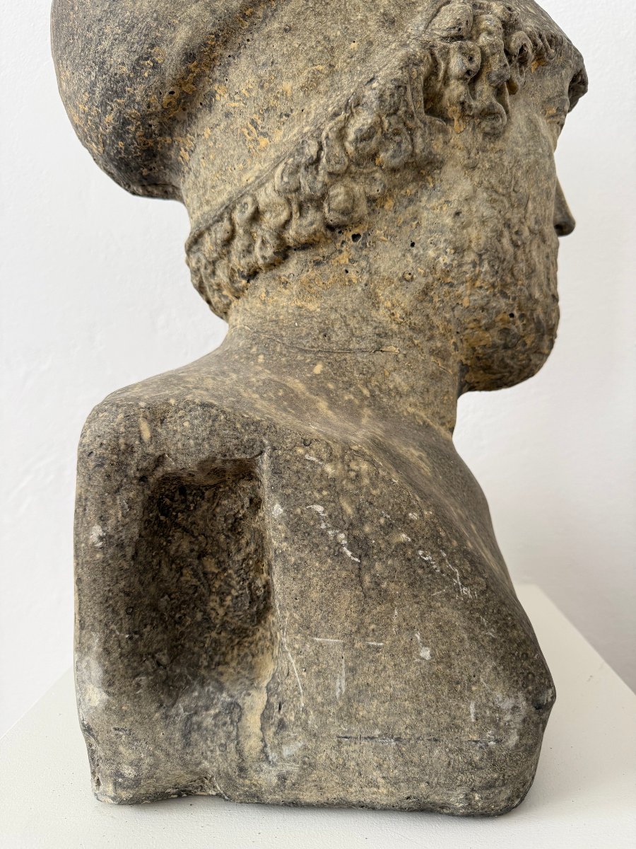 Scultura raffigurante mezzo busto di Pericle in polvere di pietra - inizio XX secolo. Italia-photo-2