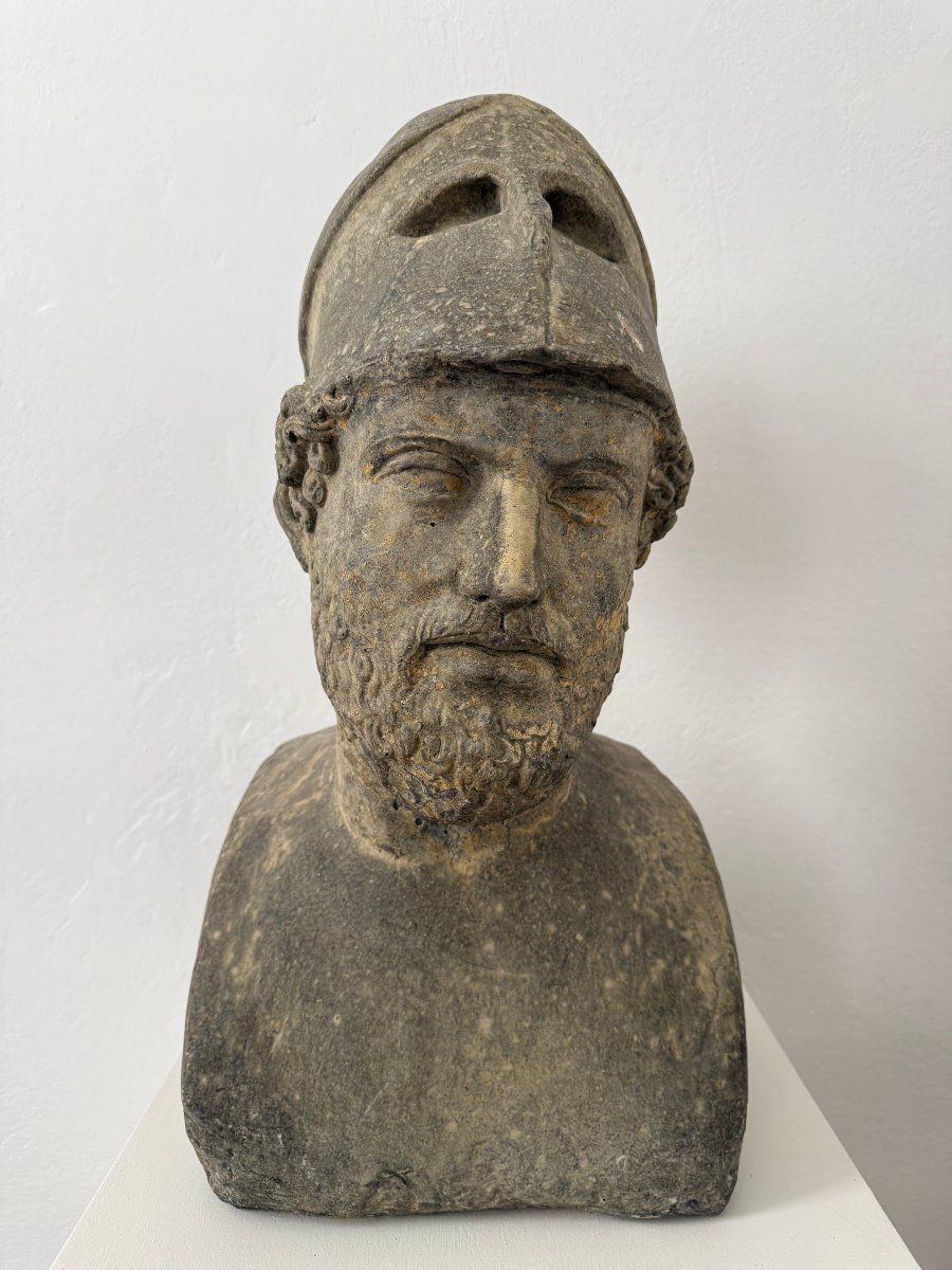 Scultura raffigurante mezzo busto di Pericle in polvere di pietra - inizio XX secolo. Italia