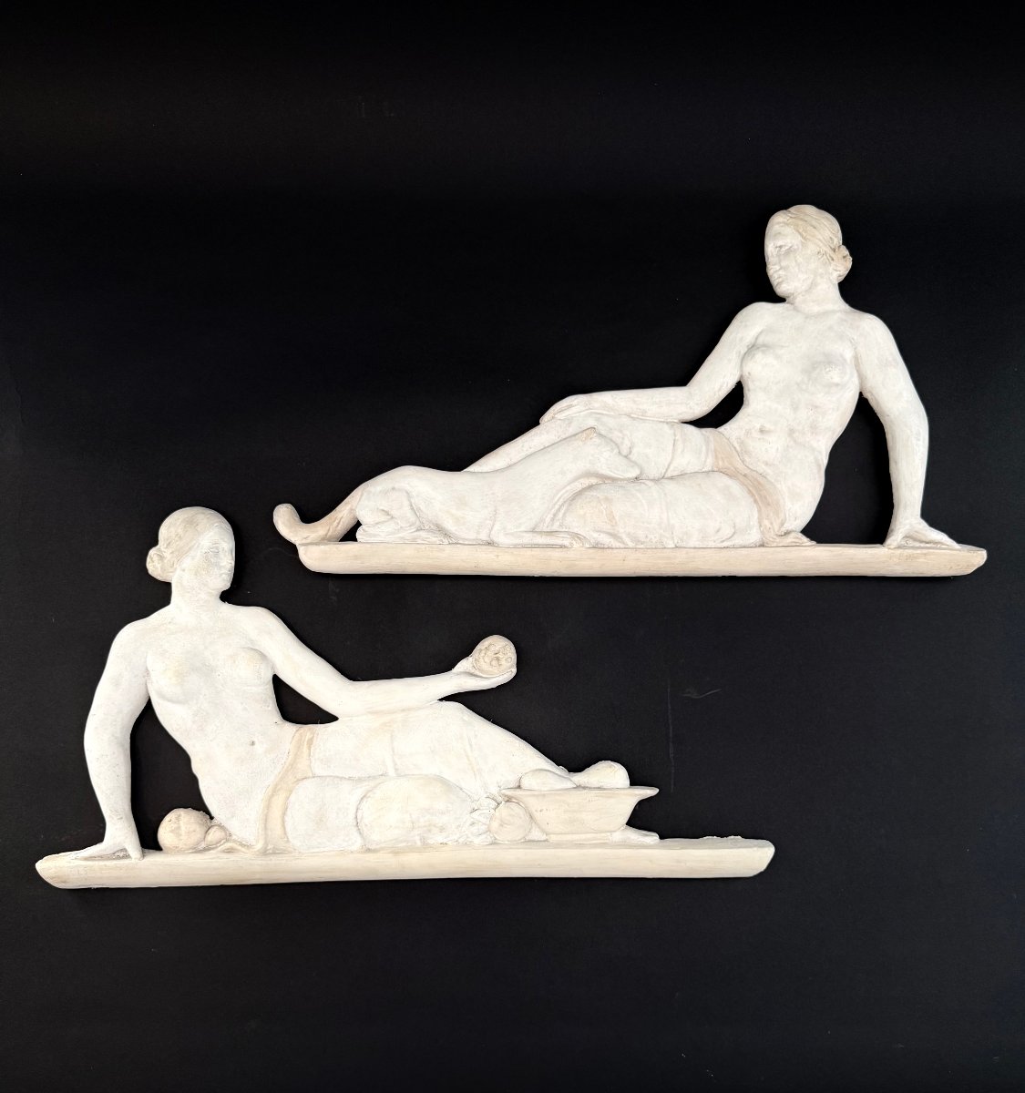 Coppia di stucchi raffiguranti figure femminili - inizi XX secolo. Italia 