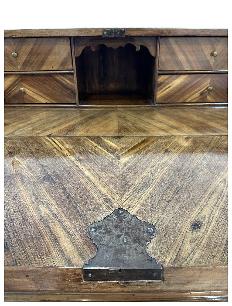 Cassettone a ribalta in noce e radica di noce. Veneto, XVIII secolo-photo-2