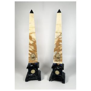 Coppia di obelischi  in marmo, Roma, prima metà del XX secolo