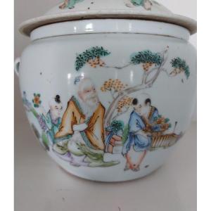 Polychrome Porcelain Covered Bouillon Pot (kamcheng), Republic Period